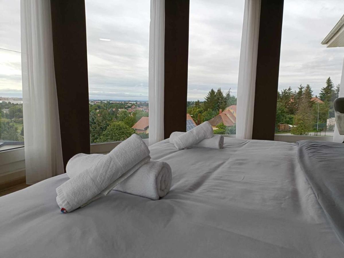 West Panorama Penthouse - Apartment With A Fantastic View Of The City Szombathely Eksteriør billede