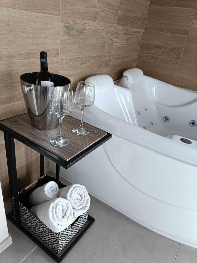 West Panorama Penthouse - Apartment With A Fantastic View Of The City Szombathely Eksteriør billede