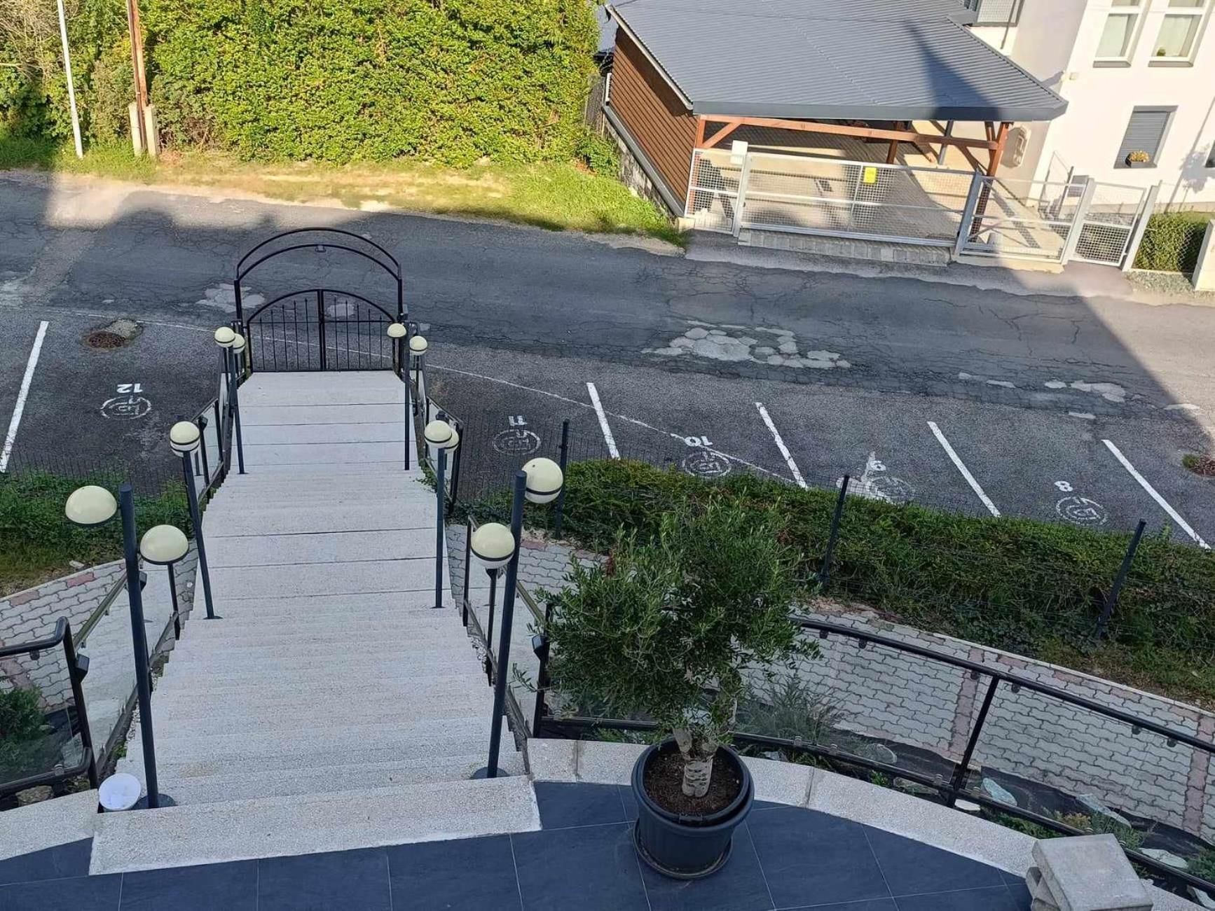 West Panorama Penthouse - Apartment With A Fantastic View Of The City Szombathely Eksteriør billede
