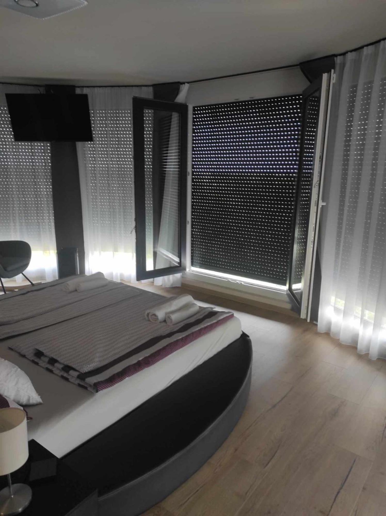 West Panorama Penthouse - Apartment With A Fantastic View Of The City Szombathely Eksteriør billede